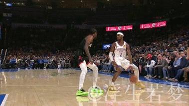 亚历山大快速反应 命中关键后撤三分 亚历山大快速反应 命中关键后撤三分